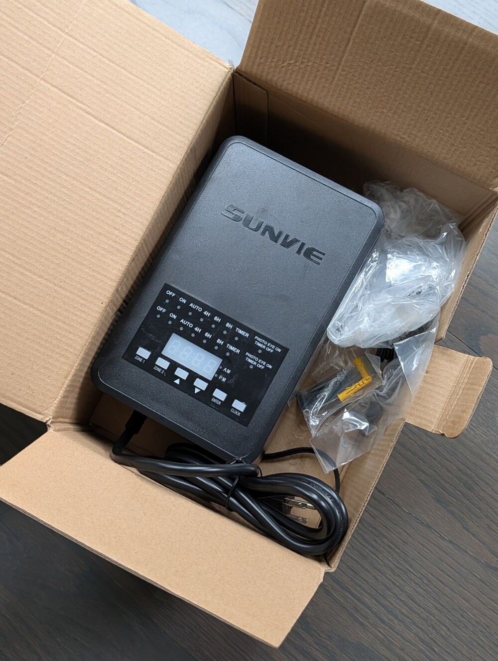 SUNVIE 200W Low Voltage Landscape Transformer (2-Zone Control)